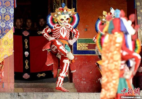 西藏扎什伦布寺西莫钦波节 僧人神舞