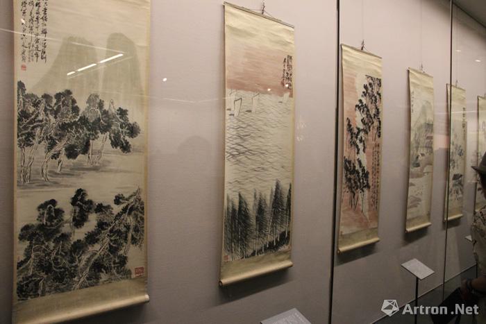 重庆中国三峡博物馆收藏的齐白石十二条屏来到北京画院展出